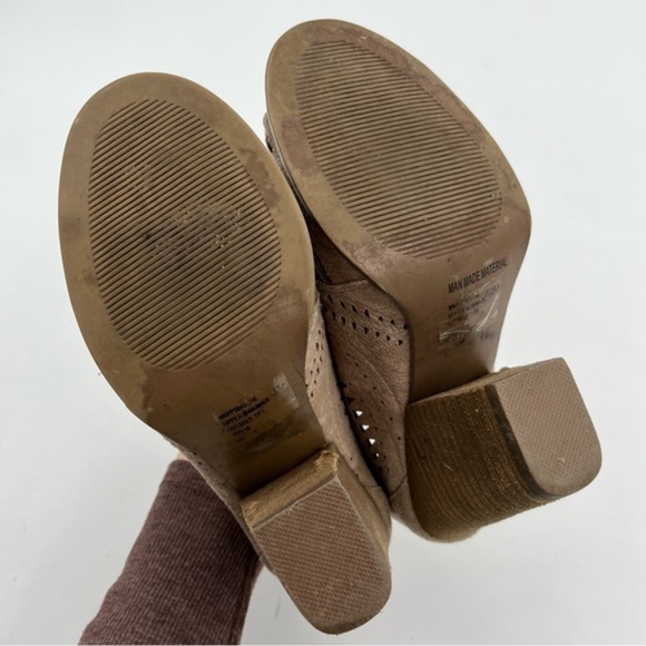 Not Rated Tan Lasercut Santos Peep Toe Booties Size 8 - Picture 4 of 9